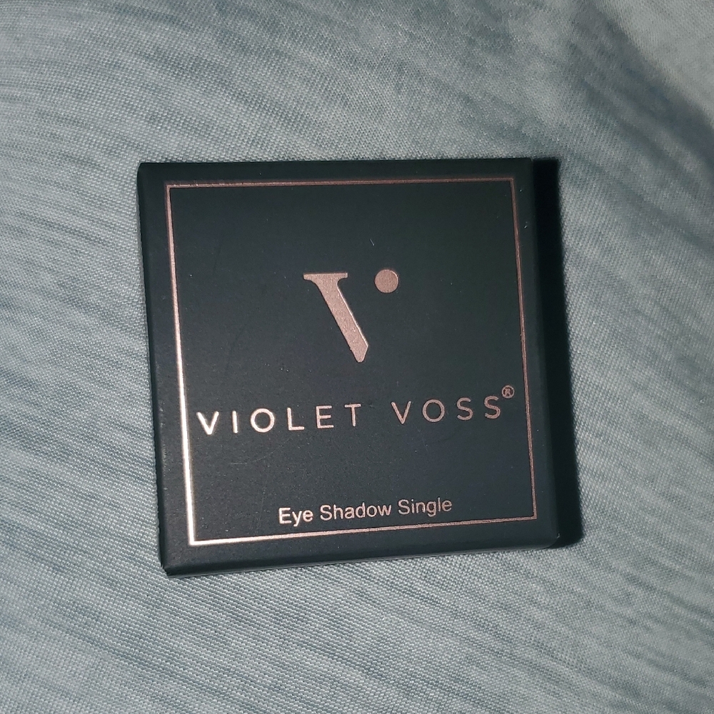 Brand New Violet Voss Eye Shadow Single